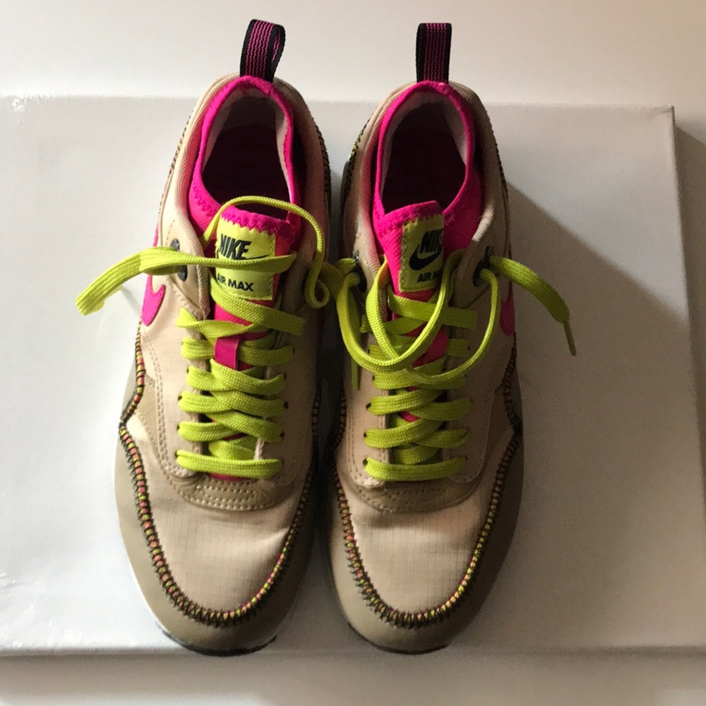 Ladies Nike air max sz 7